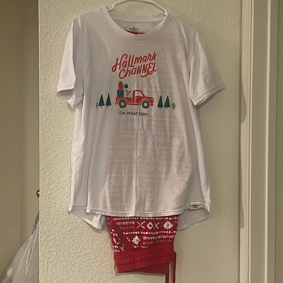 Hallmark Christmas pajama set - Picture 1 of 3